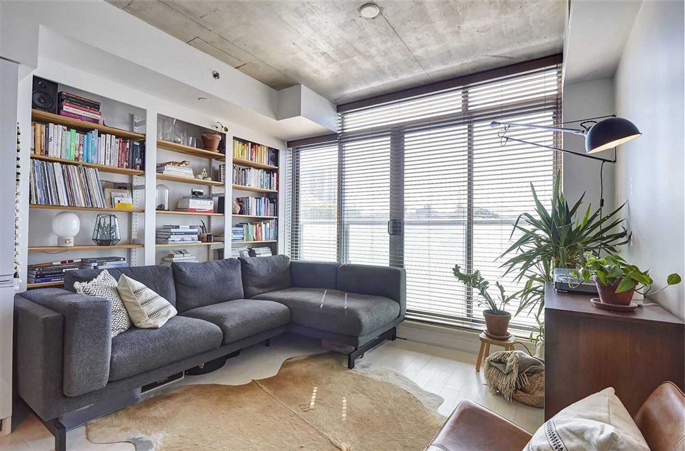 惠州市保利陽光城現代簡約風格三居室裝修案例