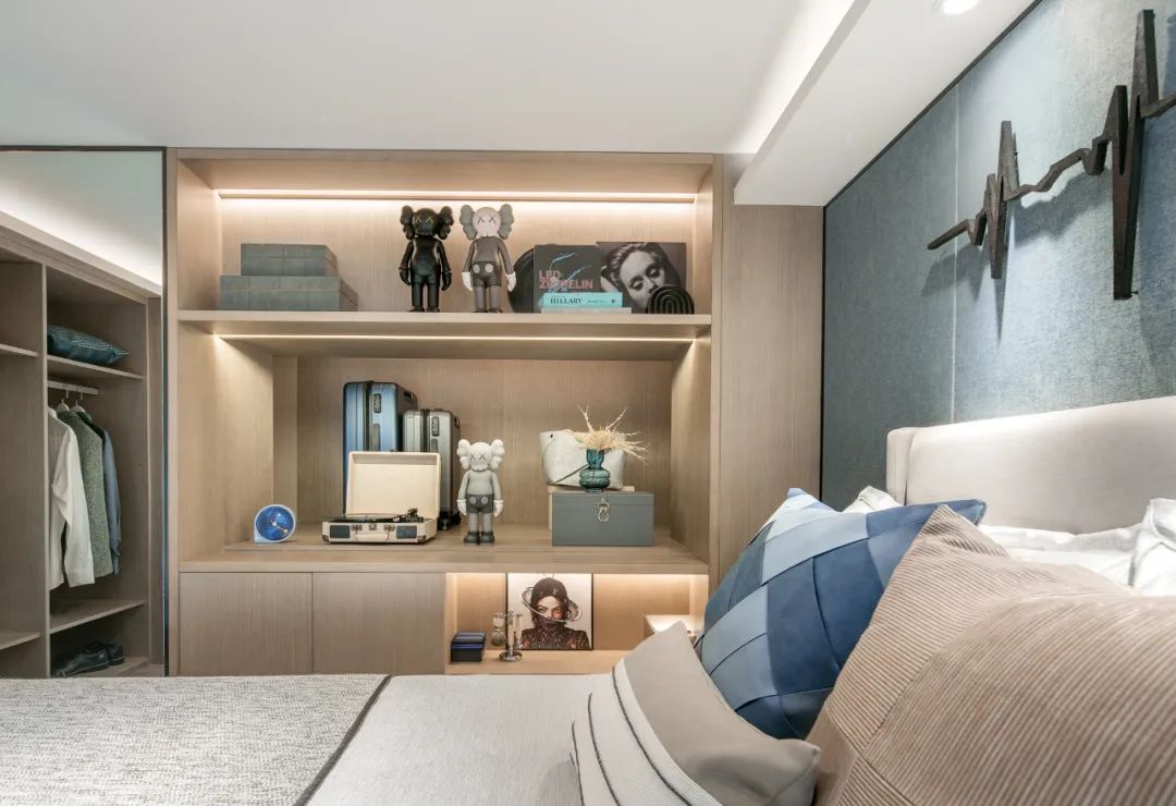 現(xiàn)代輕奢風(fēng)格家裝設(shè)計室內(nèi)裝修效果圖-主臥 現(xiàn)代輕奢風(fēng)格家裝設(shè)計室內(nèi)裝修效果圖-主臥