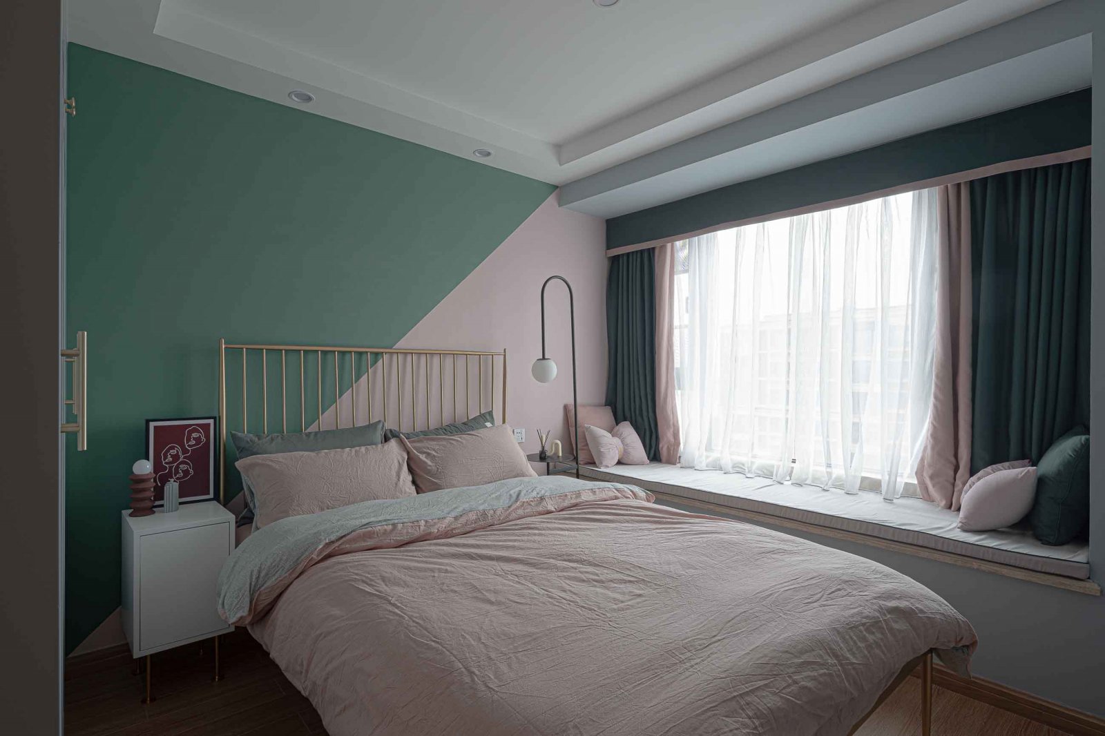 裝修案例現(xiàn)代輕奢風格室內(nèi)裝修效果圖-主臥 裝修案例現(xiàn)代輕奢風格室內(nèi)裝修效果圖-主臥