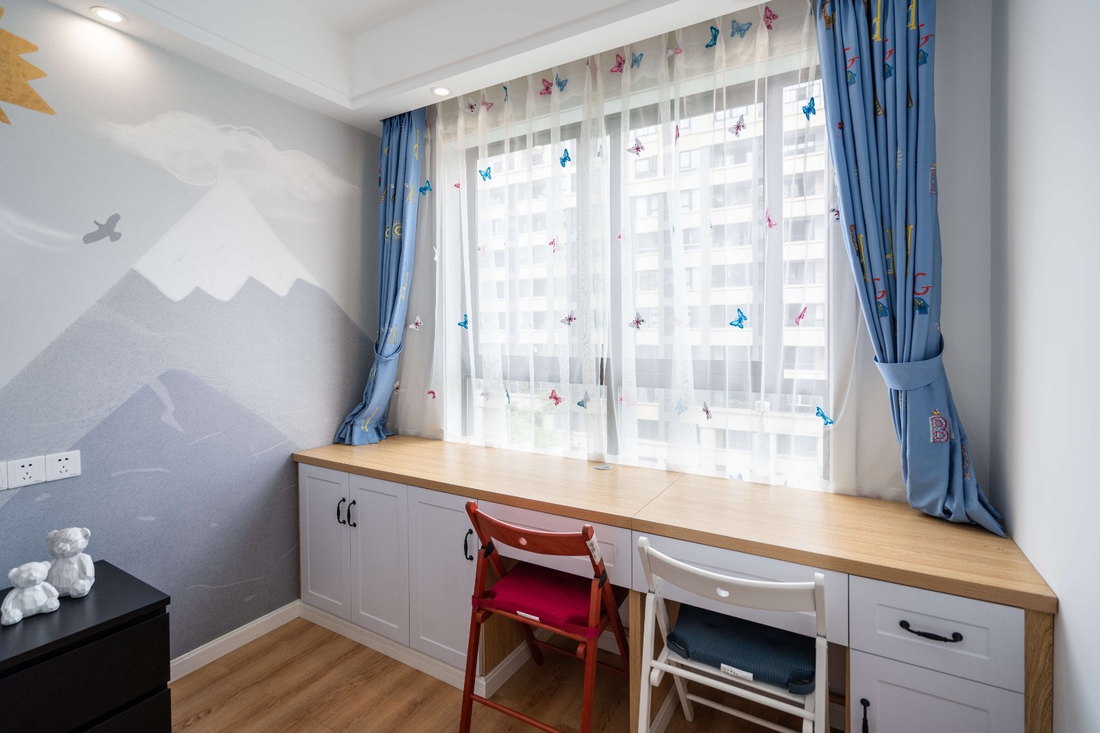 北歐風(fēng)格家裝設(shè)計室內(nèi)裝修效果圖-次臥書桌 北歐風(fēng)格家裝設(shè)計室內(nèi)裝修效果圖-次臥書桌