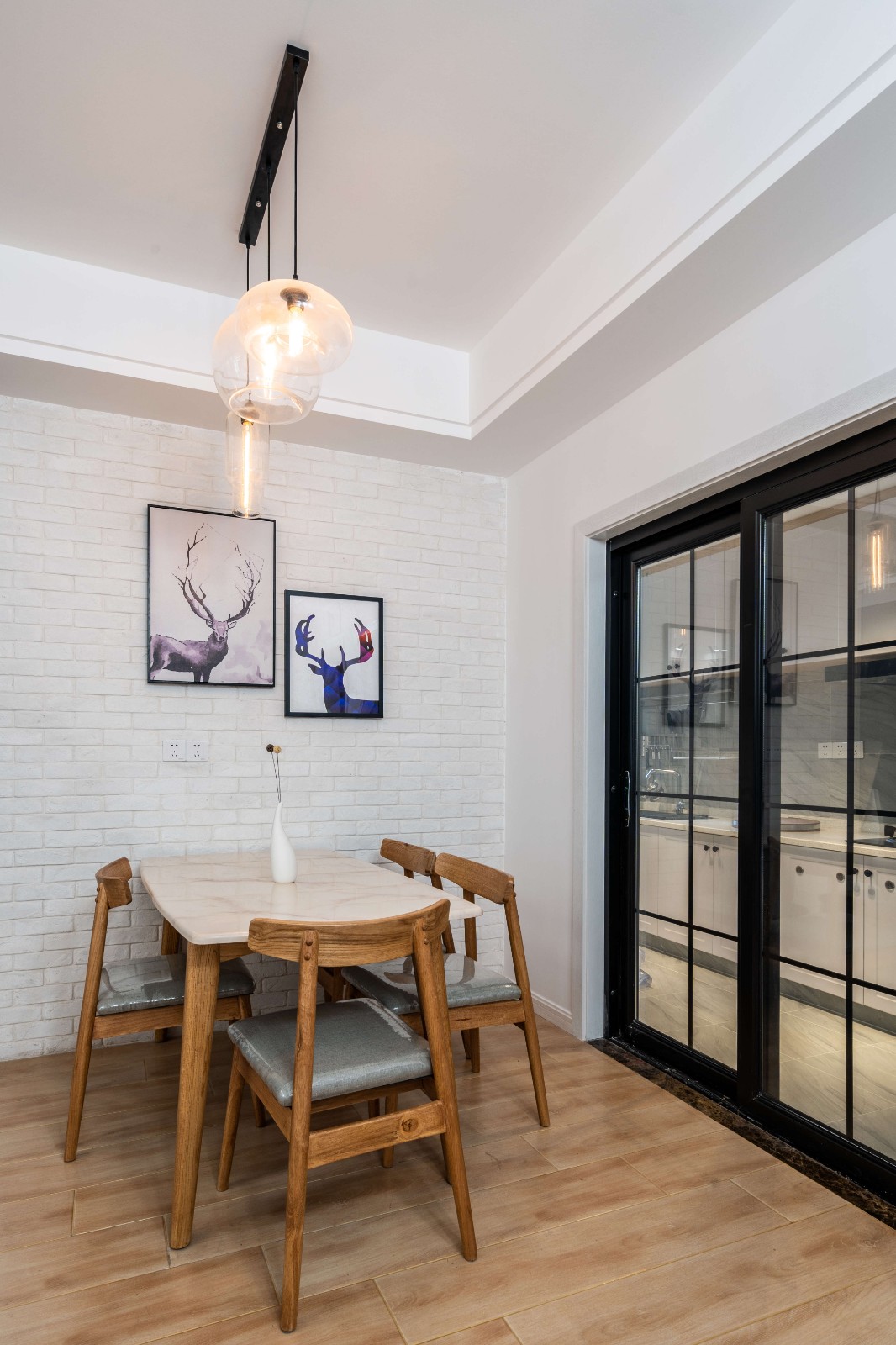 北歐風(fēng)格家裝設(shè)計室內(nèi)裝修效果圖-餐廳 北歐風(fēng)格家裝設(shè)計室內(nèi)裝修效果圖-餐廳