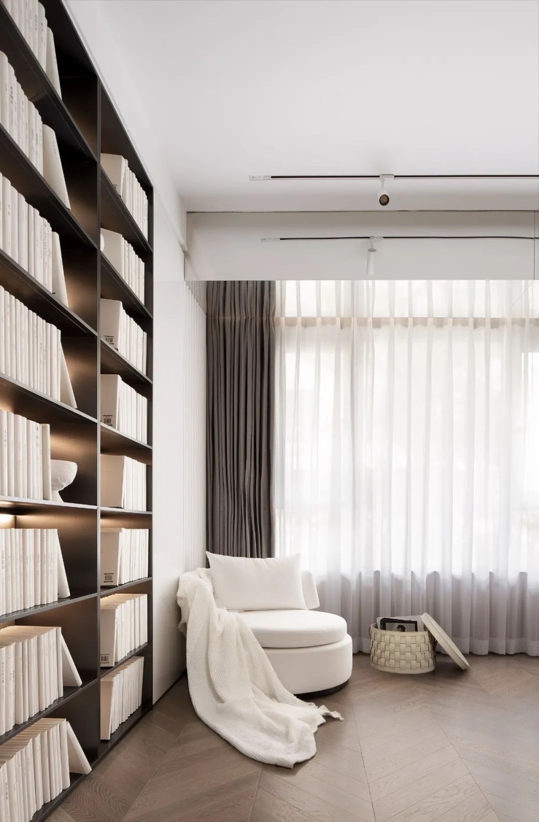 現(xiàn)代簡約風格別墅室內(nèi)設計家裝案例-書房 現(xiàn)代簡約風格別墅室內(nèi)設計家裝案例-書房