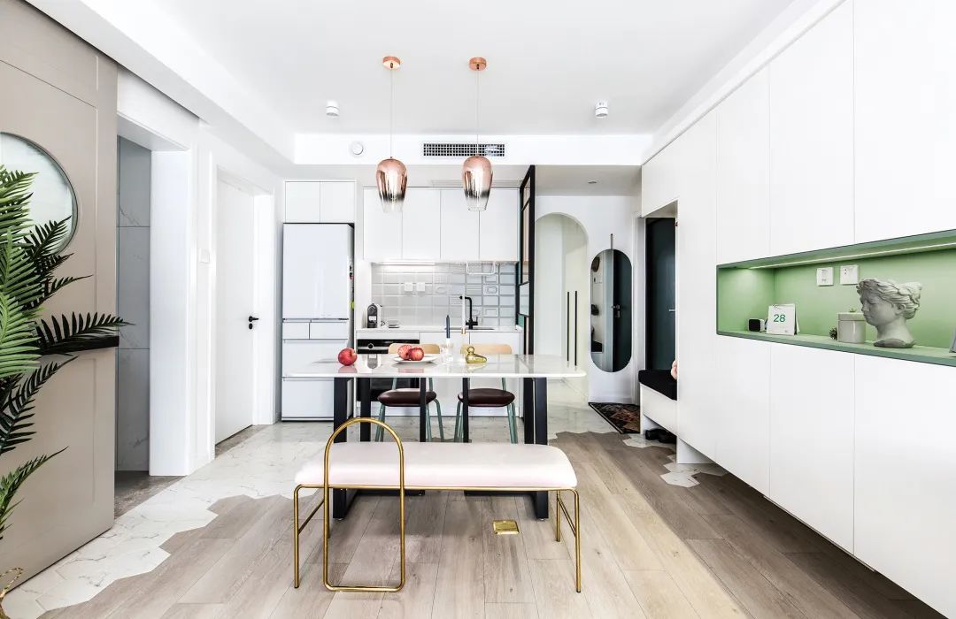 現(xiàn)代輕奢風格家裝設計室內(nèi)裝修效果圖-餐廳 現(xiàn)代輕奢風格家裝設計室內(nèi)裝修效果圖-餐廳